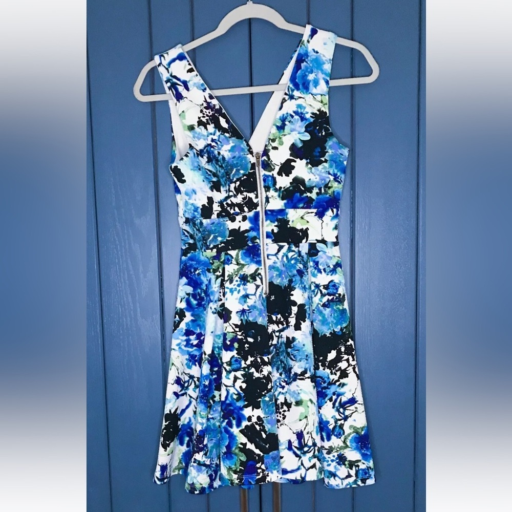 Haute Monde Blue Floral Mini Dress Small Medium Pleated Plunging Neckline Summer - Picture 4 of 4